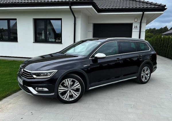 Volkswagen Passat cena 87900 przebieg: 189000, rok produkcji 2018 z Krynica-Zdrój małe 379